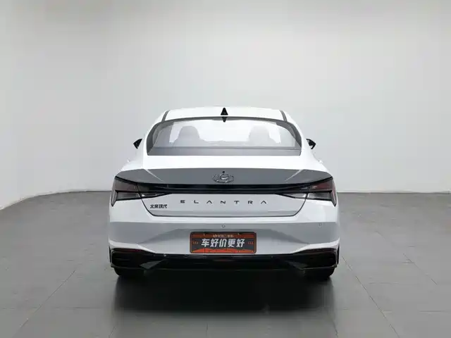Hyundai Elantra 2021 1.5L CVT LUX Premium Edition — фото 4