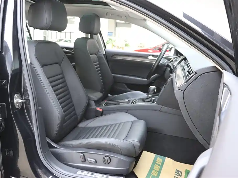 Volkswagen Magotan 2019 330TSI DSG Luxury China V фото 18