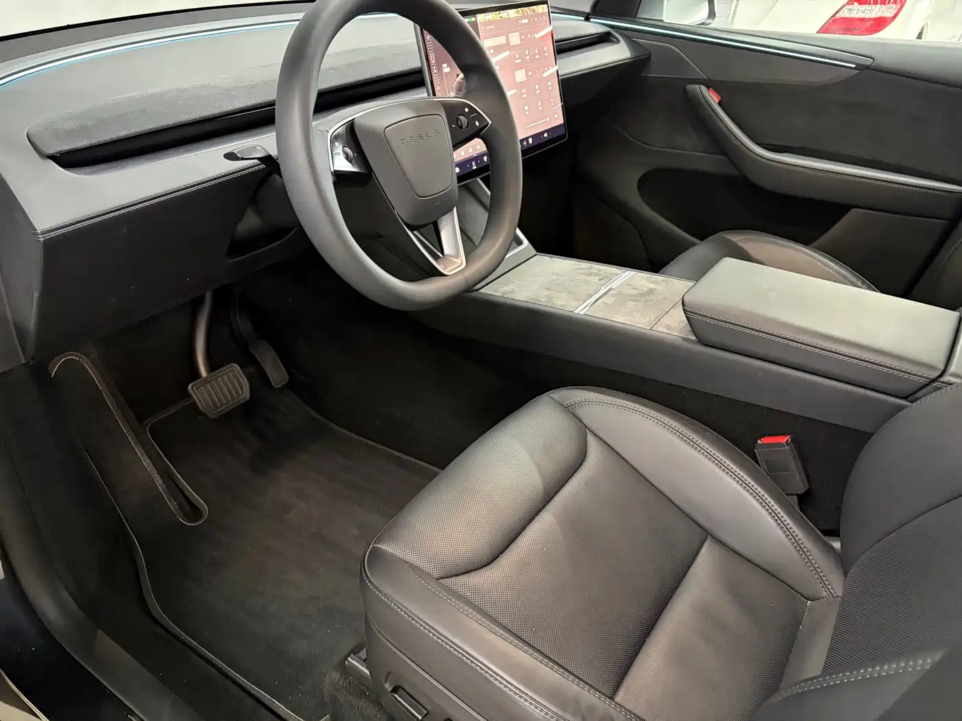 Tesla Model Y 2025 Model Long Range All-Wheel Drive Launch Edition фото 7