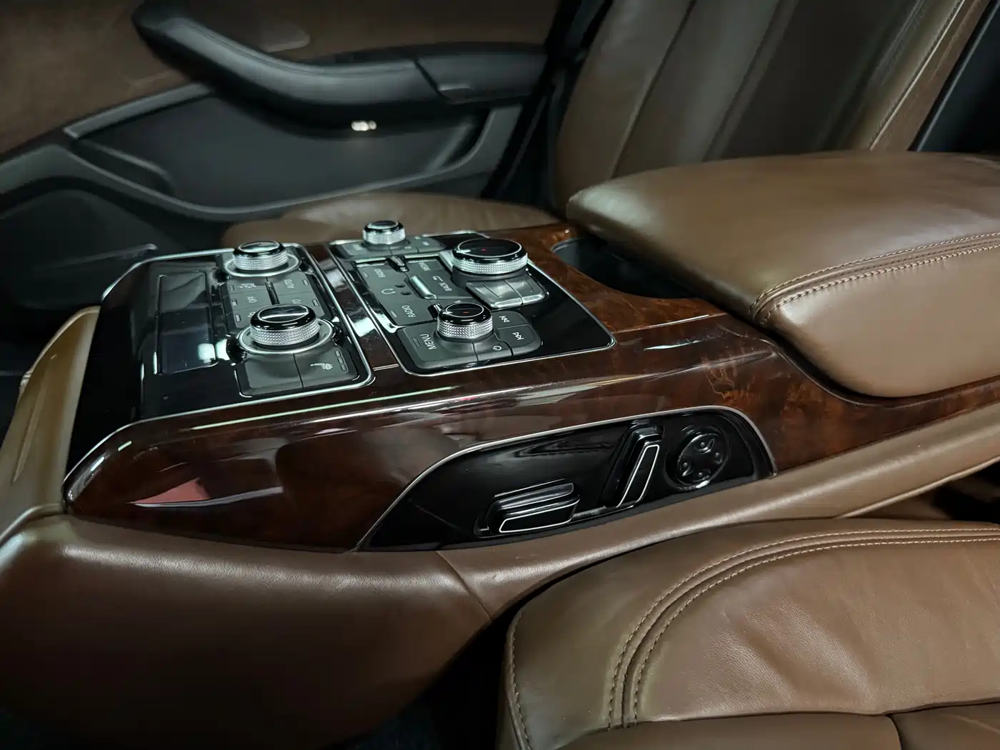 Audi A8 2013 A8L 55 TFSI quattro Luxury фото 25