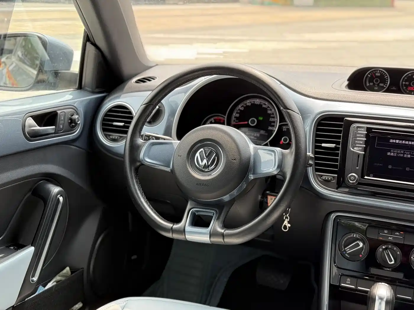 Volkswagen Beetle 2018 180TSI Easy Joy Edition фото 10