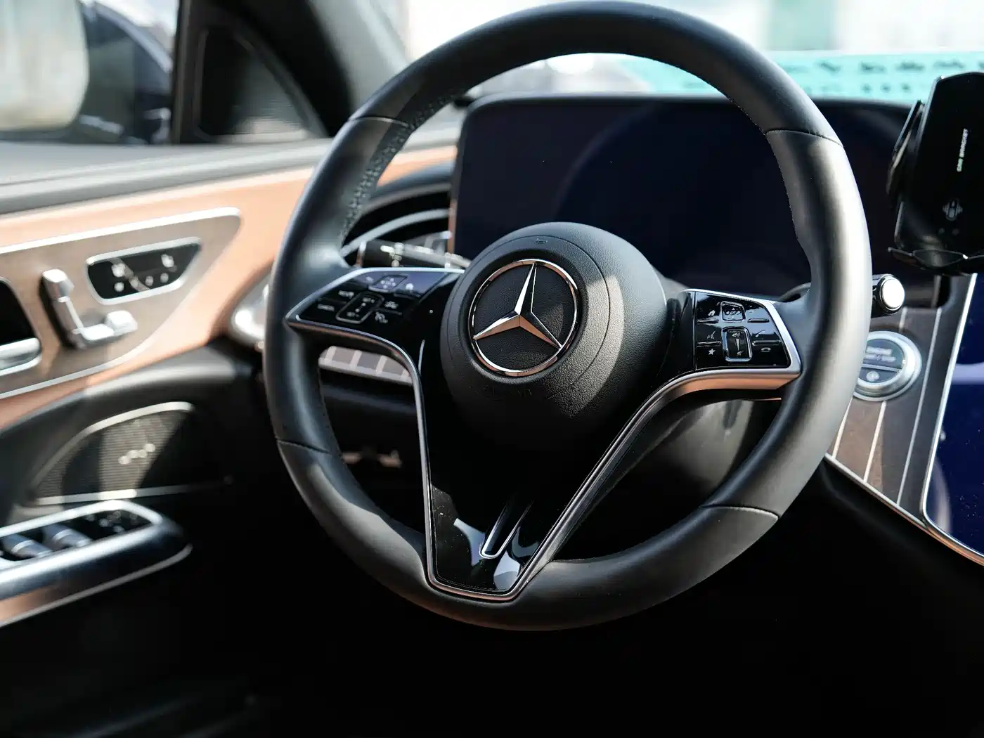 Mercedes-Benz E-Class 2024 E 300 L Fashion фото 12