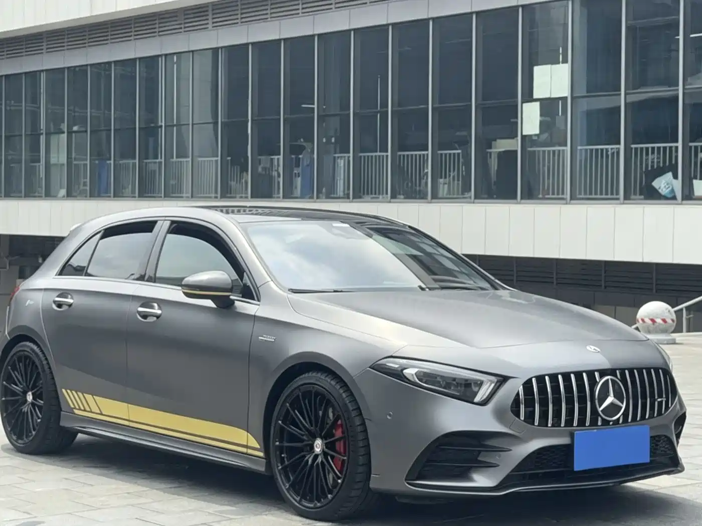 Mercedes-Benz A-Class AMG (Import) 2020 AMG A 35 4MATIC фото 4