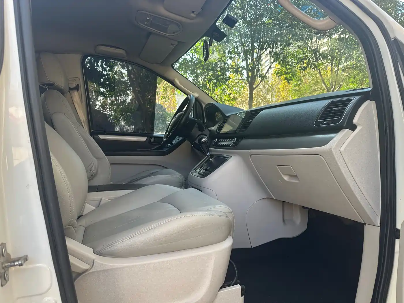 SAIC Maxus Maxus G10 2015 2.0T Automatic Commemorative Edition фото 11