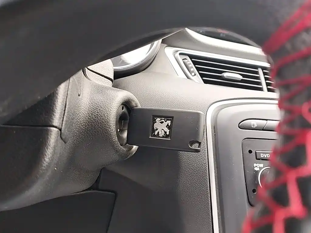 Peugeot 308 2014 Model Joy Edition Classic 1.6L Manual Superior Style фото 9