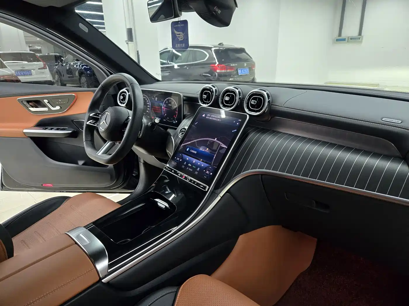 Mercedes-Benz GLC 2023 GLC 260 L 4MATIC Luxury 5-Seater фото 9