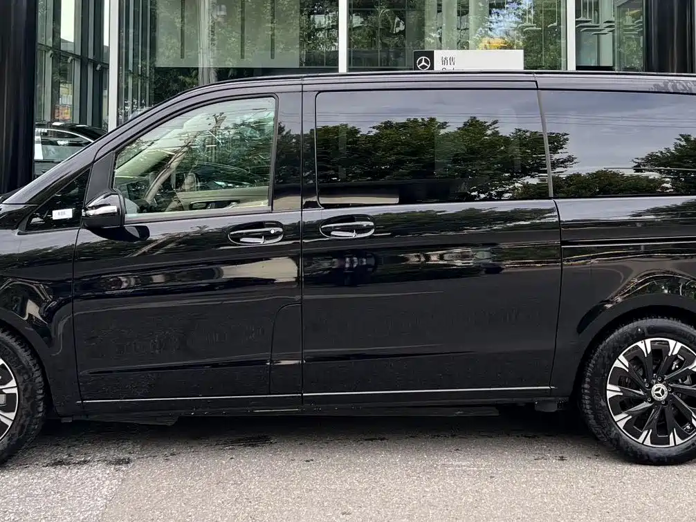 Mercedes-Benz V-Class 2024 V 300 Pilot Edition фото 4