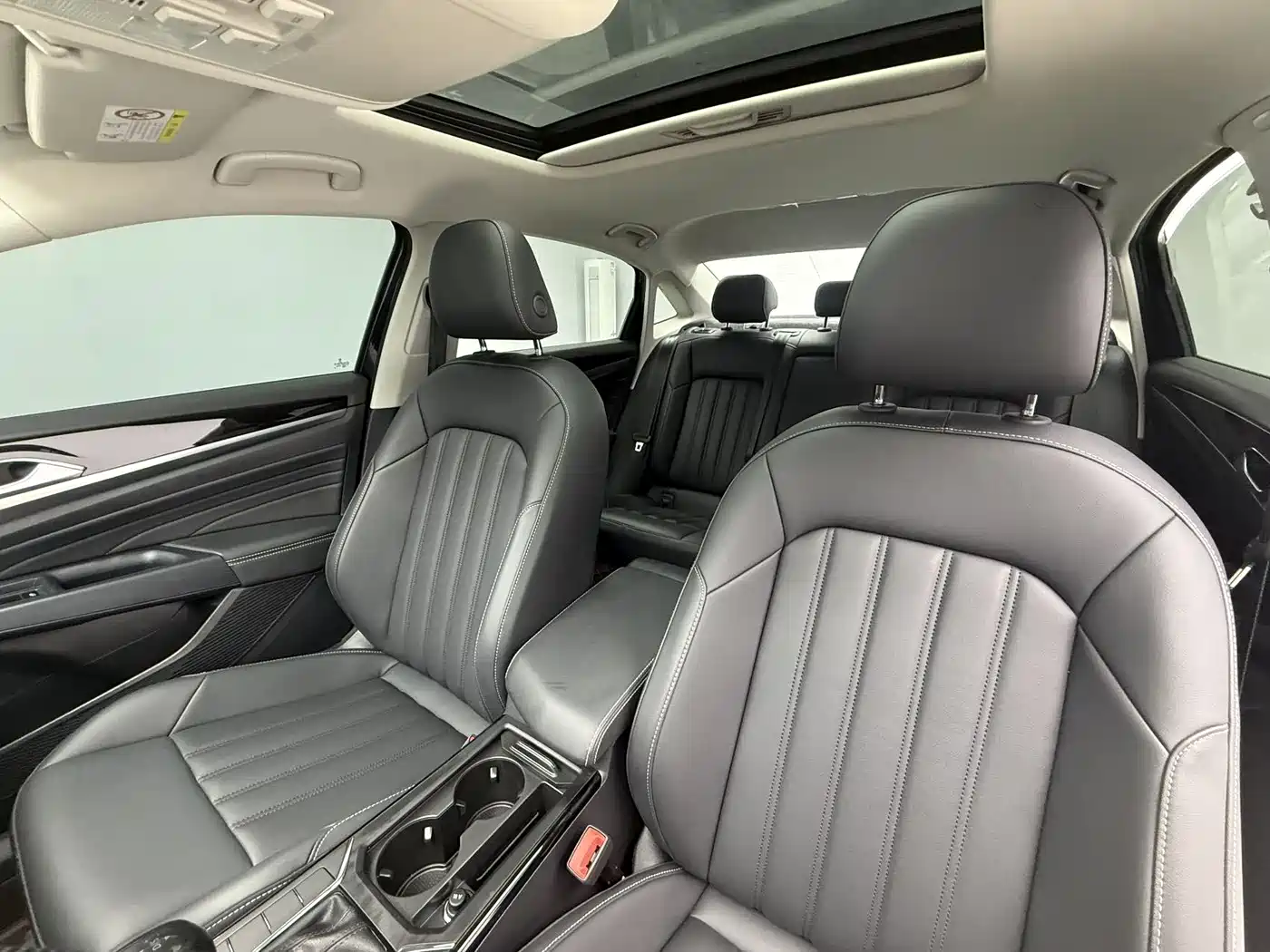 Volkswagen Passat 2024 280TSI Business Edition фото 15