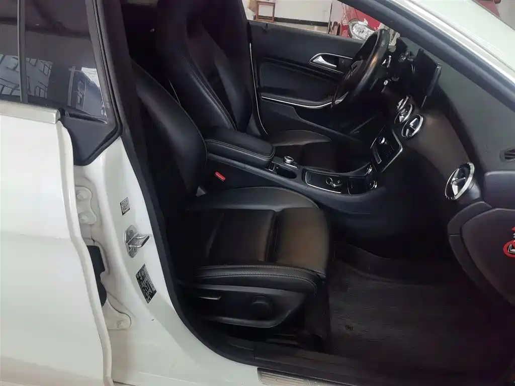 Mercedes-Benz CLA (Import) 2019 CLA 200 Sport фото 25