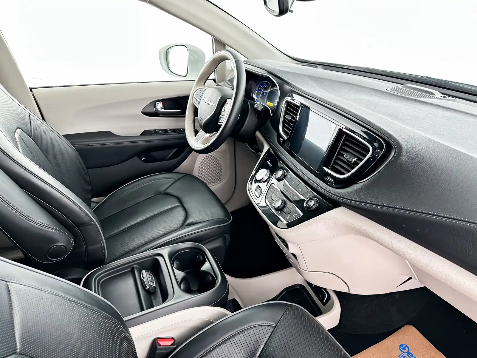 Фото 15 - Chrysler Pacifica PHEV