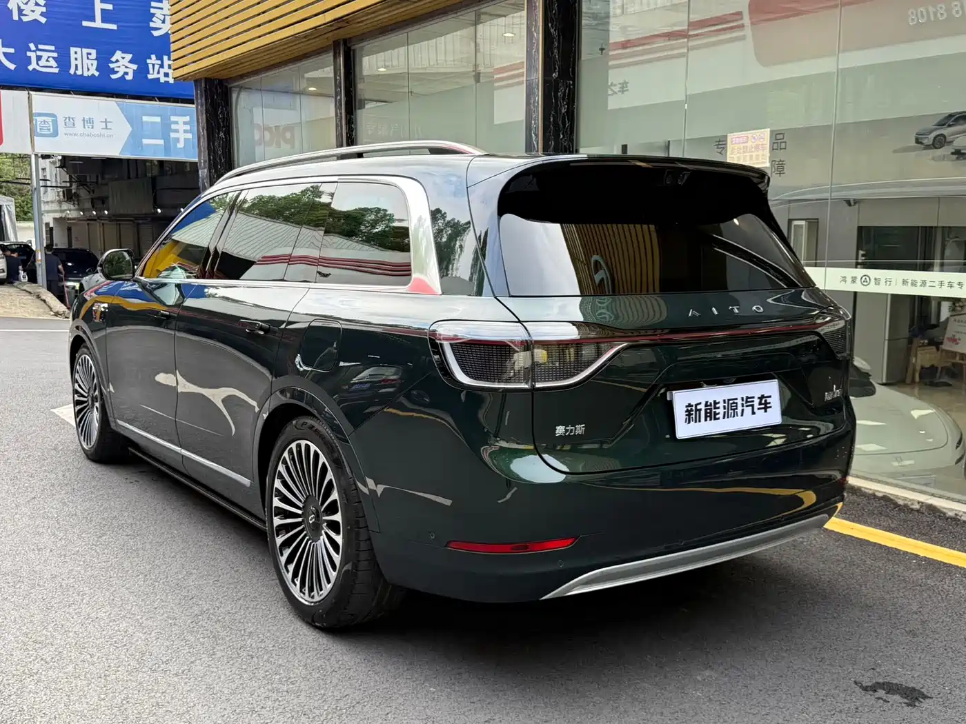 AITO Wenjie AITO M9 2025 Pure Electric Ultra 100kWh 6-Seater фото 4