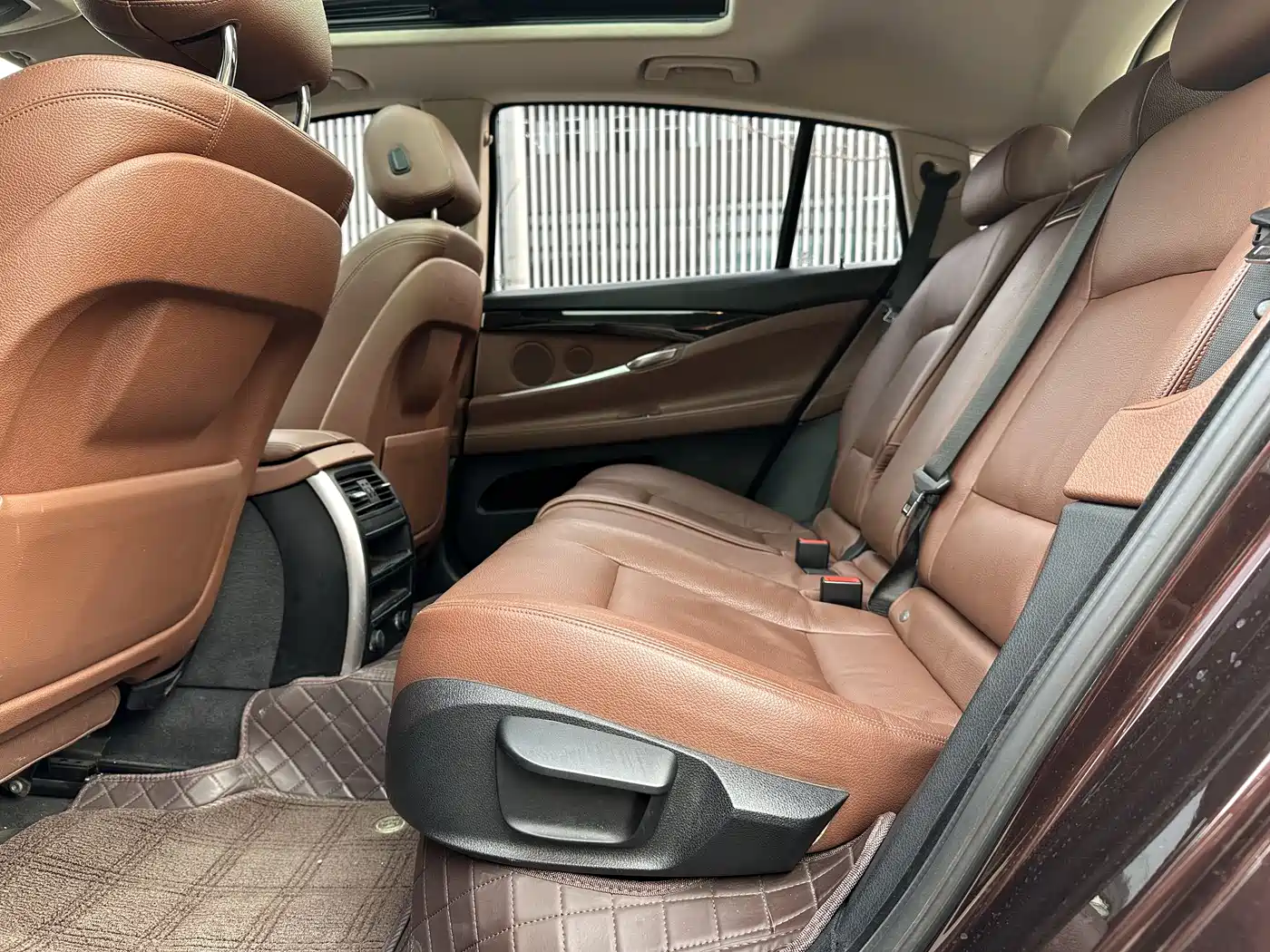 BMW 5 Series GT 2014 528i Leading фото 9