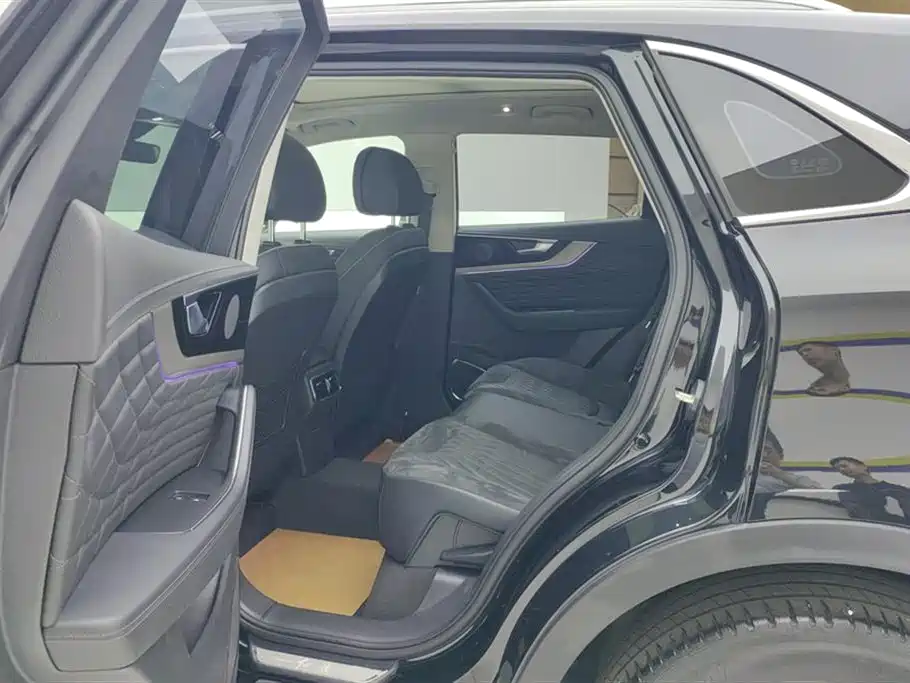 Hongqi HS5 2022 Facelift 2.0T Smart Flag Enjoyment Edition фото 11