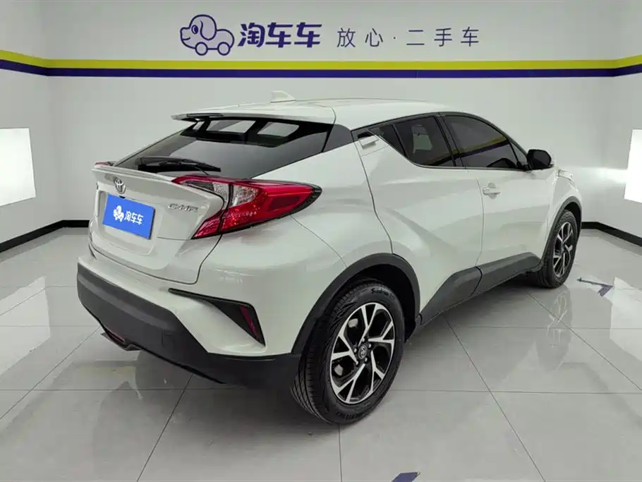 Toyota C-HR 2018 2.0L Leading Sunroof Edition China VI фото 3