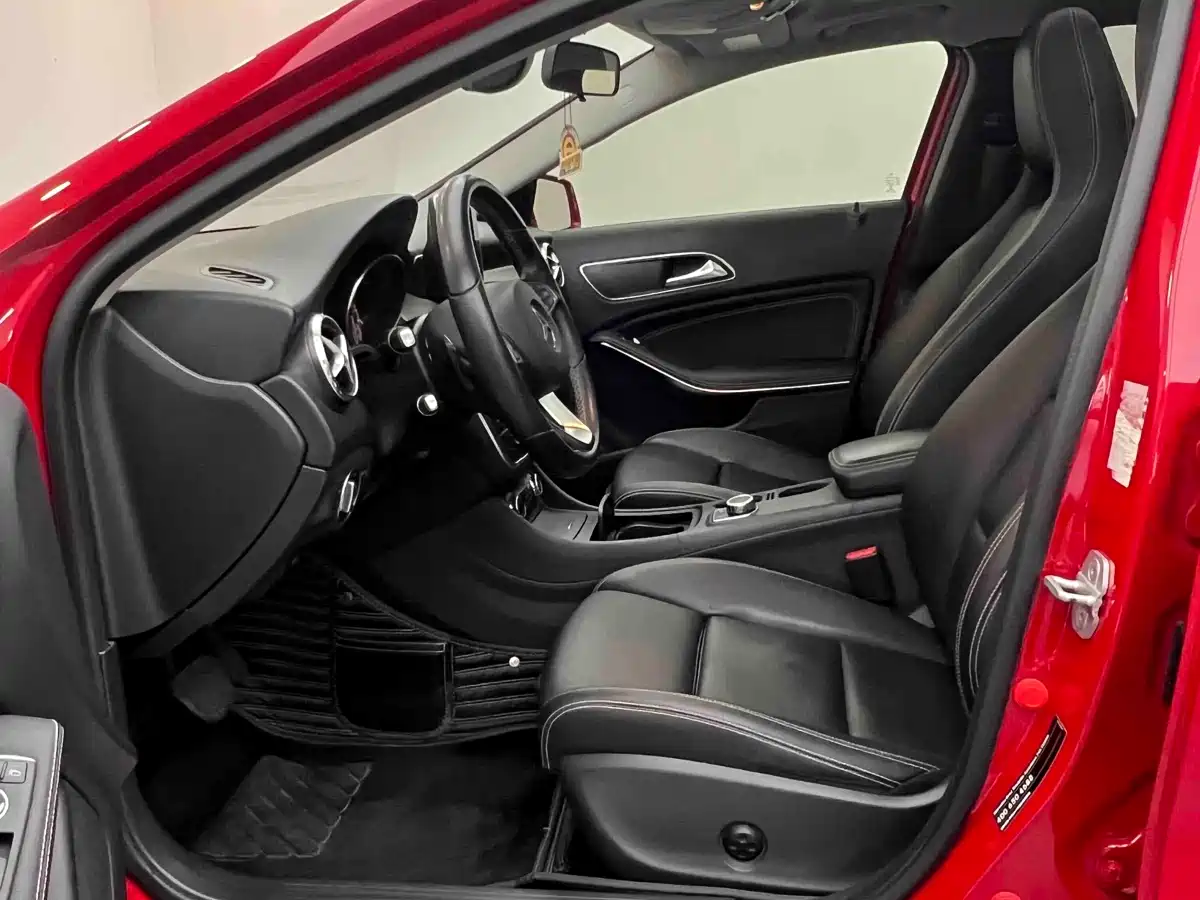 Mercedes-Benz GLA 2016 GLA 200 Dynamic фото 13