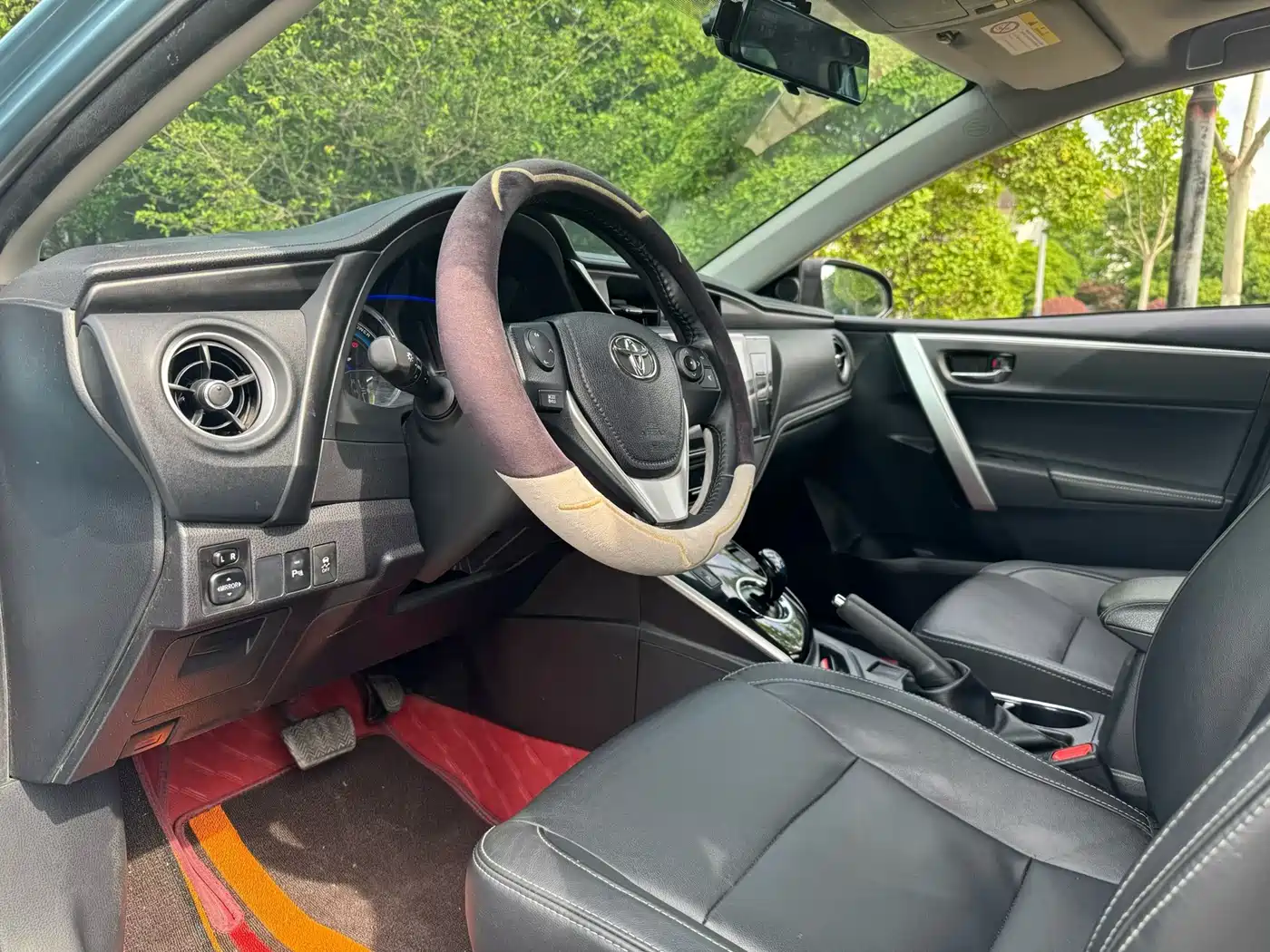 Toyota Corolla 2017 Facelift Hybrid 1.8L E-CVT Elite Edition фото 4