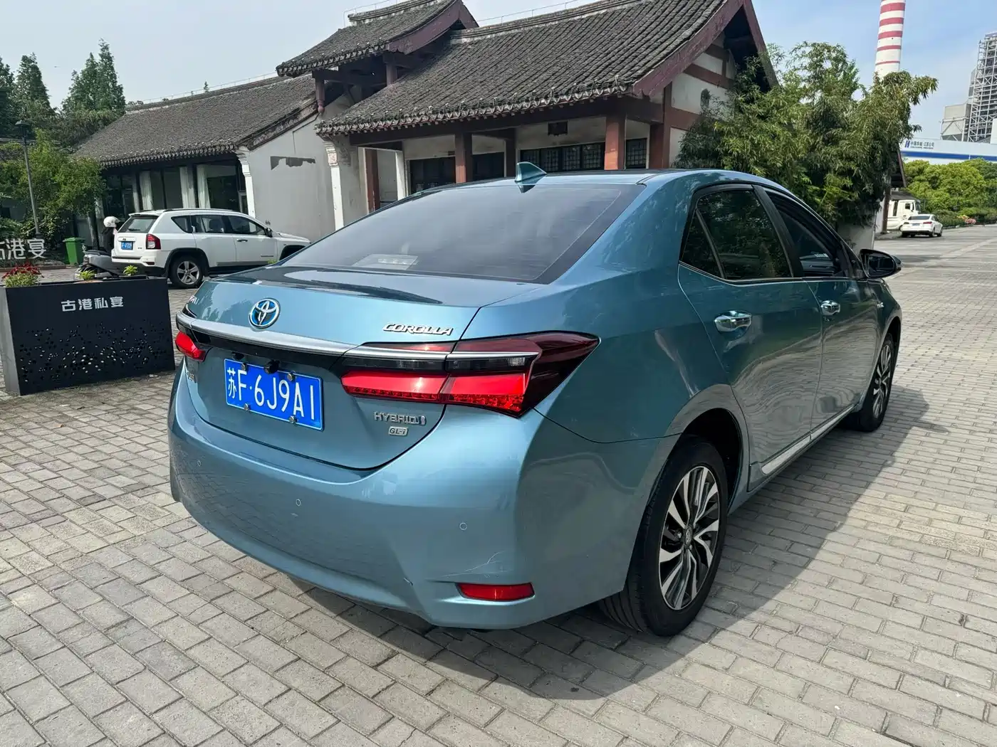 Toyota Corolla 2017 Facelift Hybrid 1.8L E-CVT Elite Edition фото 8