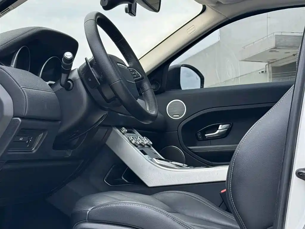 Land Rover Range Rover Evoque 2015 2.0T 5-Door Dynamic Edition фото 14