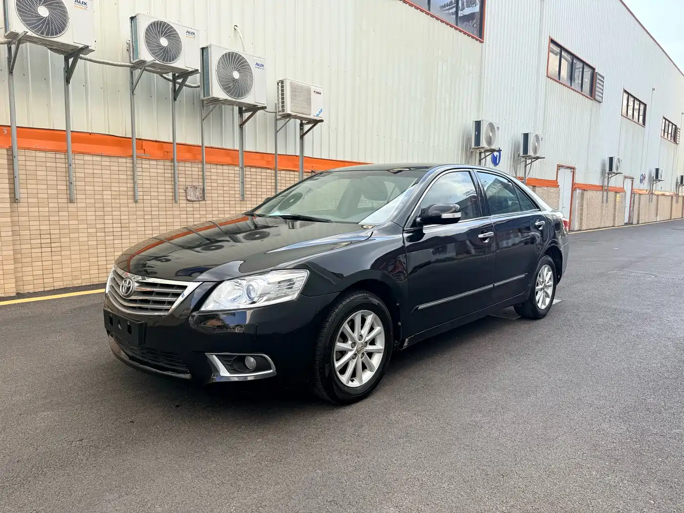 Фото 1 - Toyota Camry
