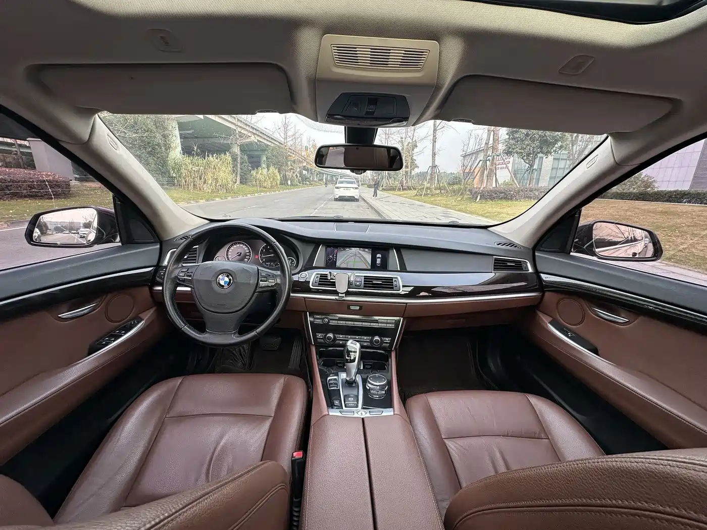 BMW 5 Series GT 2014 528i Leading фото 10