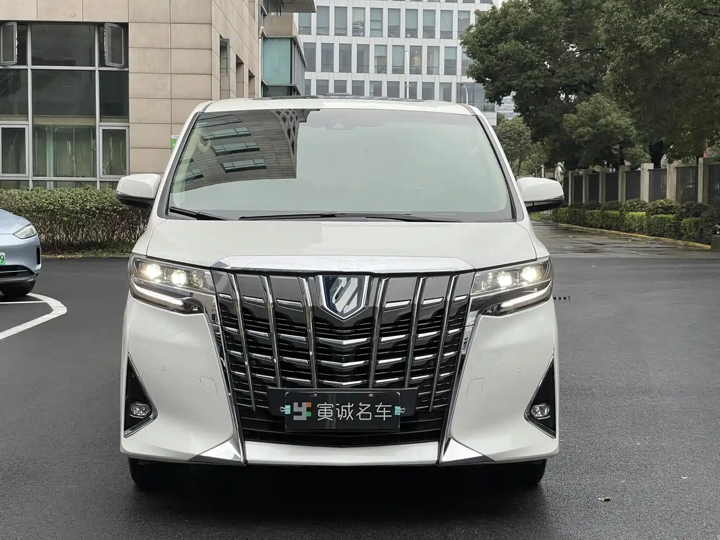 Toyota Alphard 2021 Hybrid 2.5L Premium фото 2
