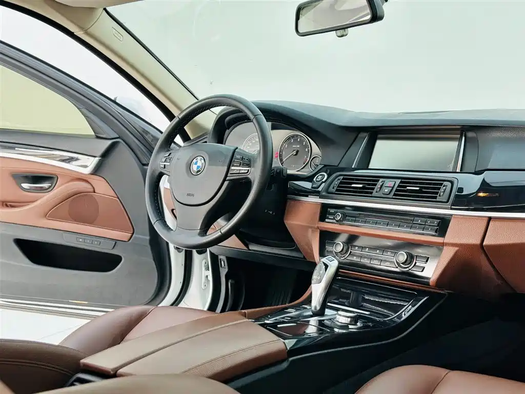 BMW 5 Series 2014 520Li Elegance фото 16