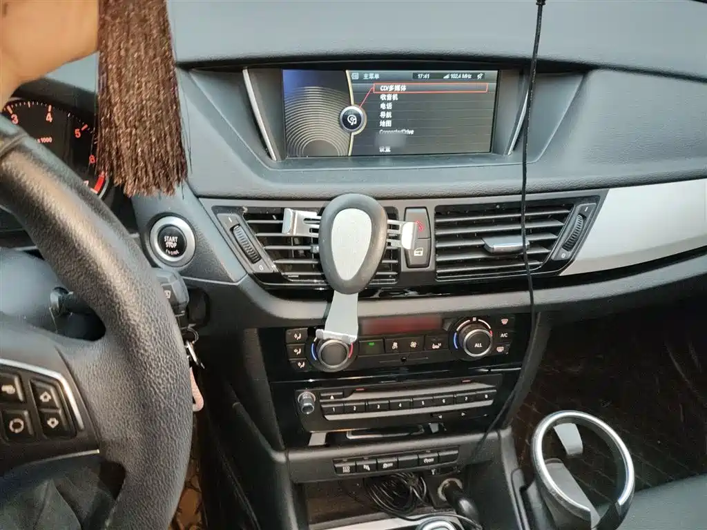 BMW X1 2014 sDrive18i Leading Edition фото 6