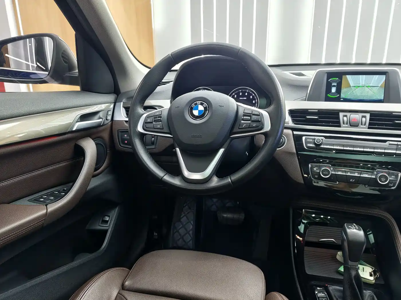 BMW X1 2019 sDrive18Li Premium Model фото 12