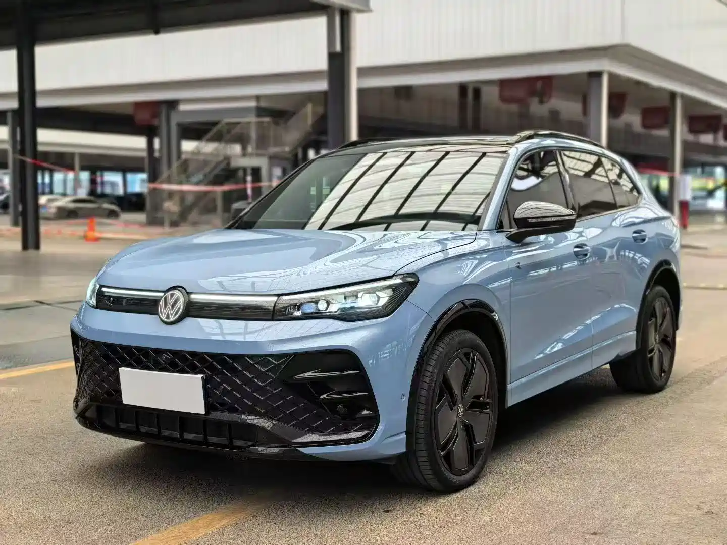 Фото 1 - Volkswagen Tiguan L