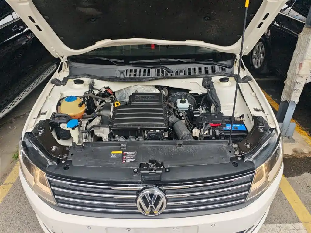 Volkswagen Lavida Tour 2015 1.6L Automatic Comfort Edition фото 20