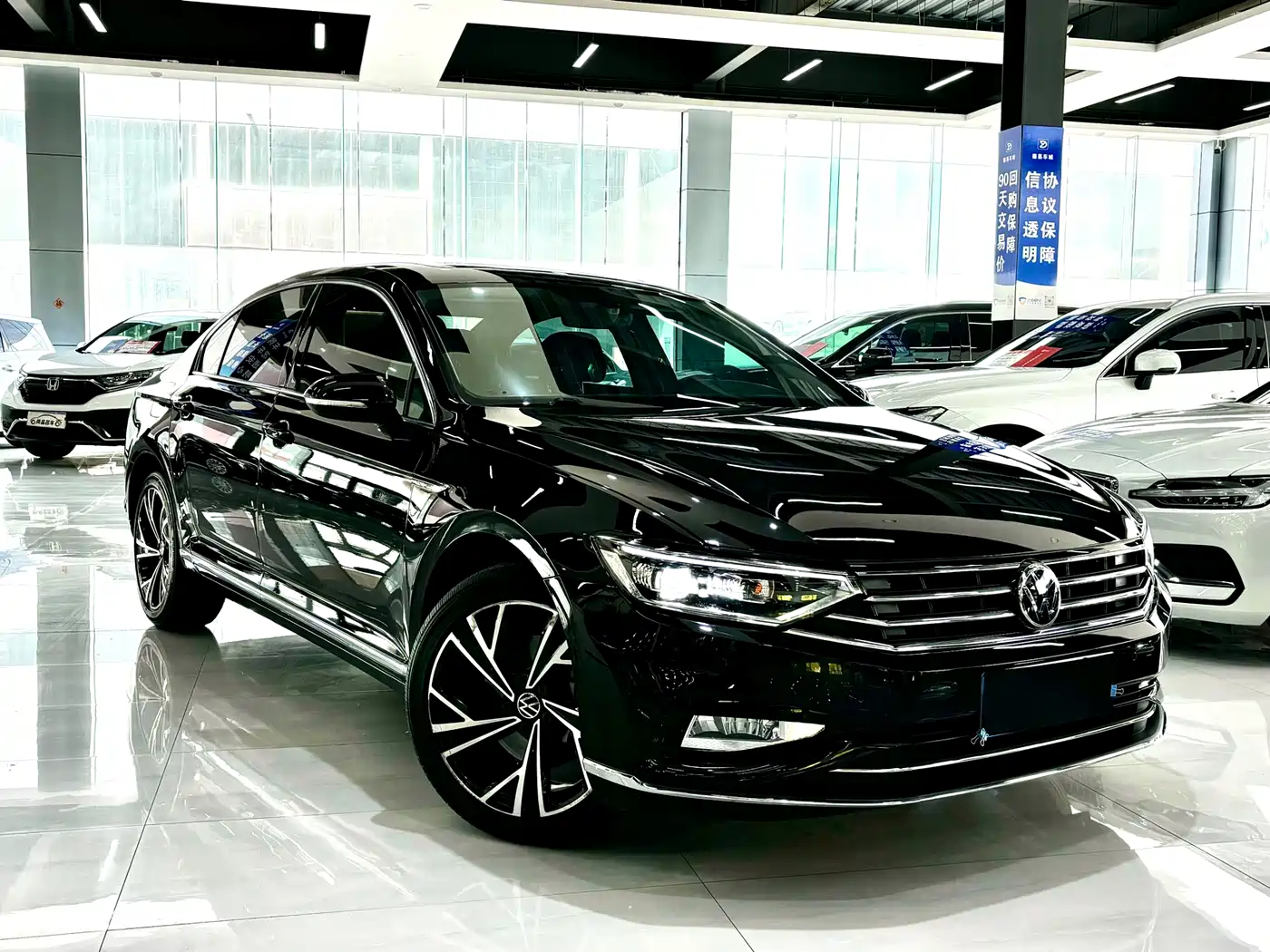 Volkswagen Magotan 2021 330TSI DSG 30th Anniversary Edition фото 3