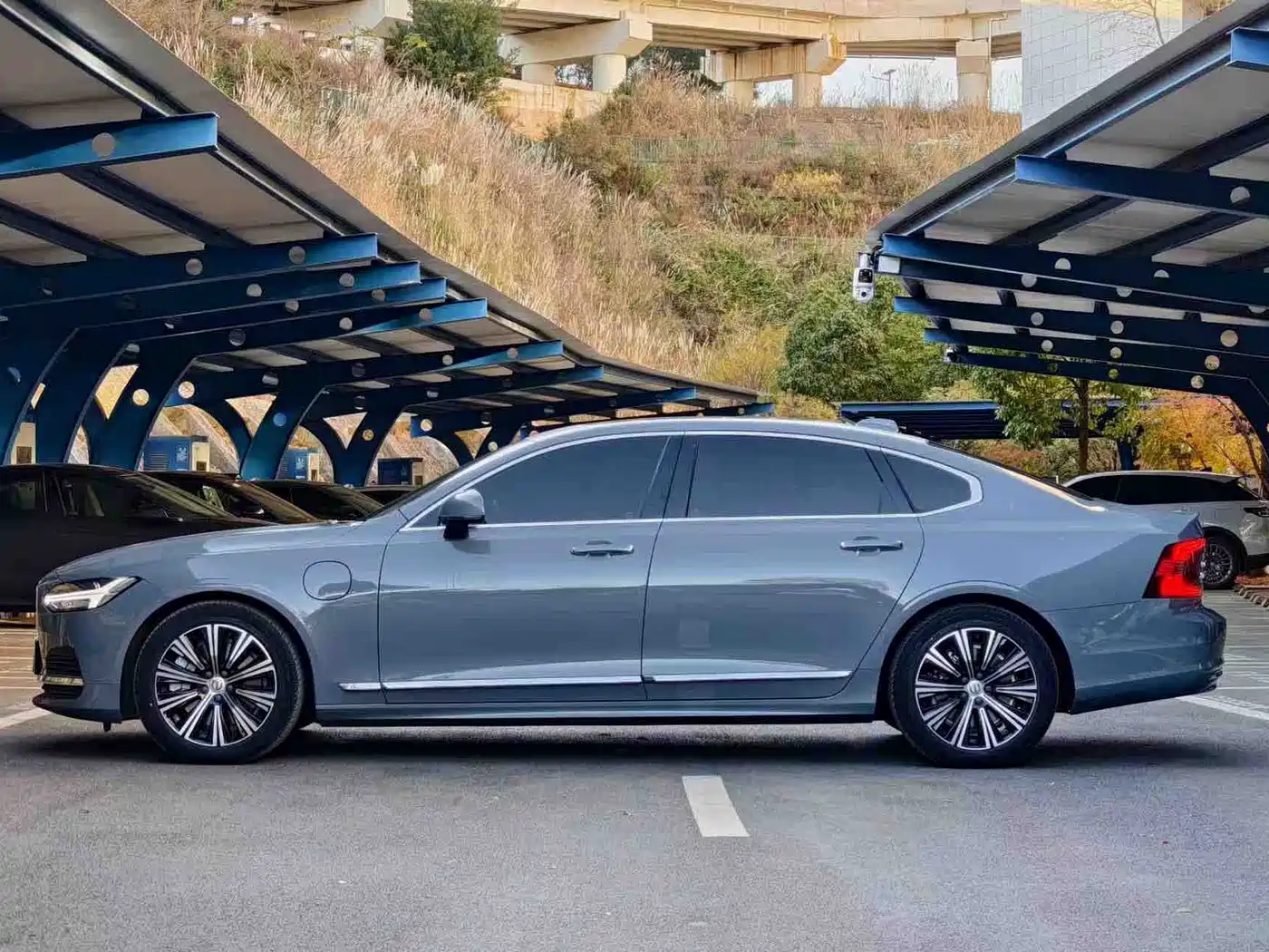 VOLVO S90 PLUG-IN HYBRID