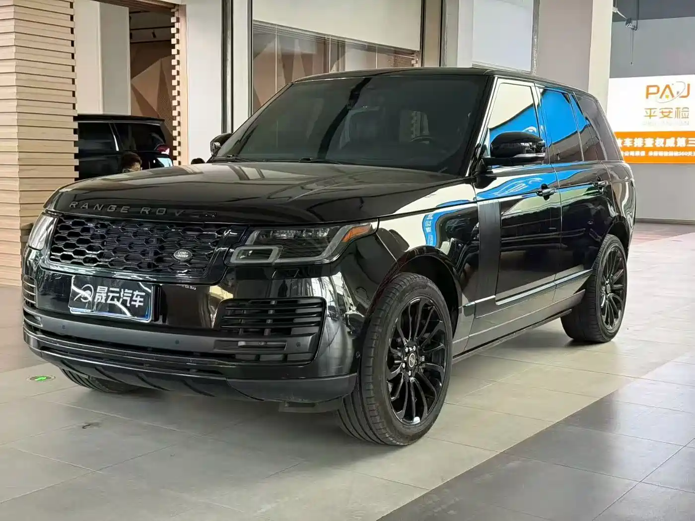 Land Rover Range Rover 2018 3.0 SC V6 Vogue Heritage Edition фото 3