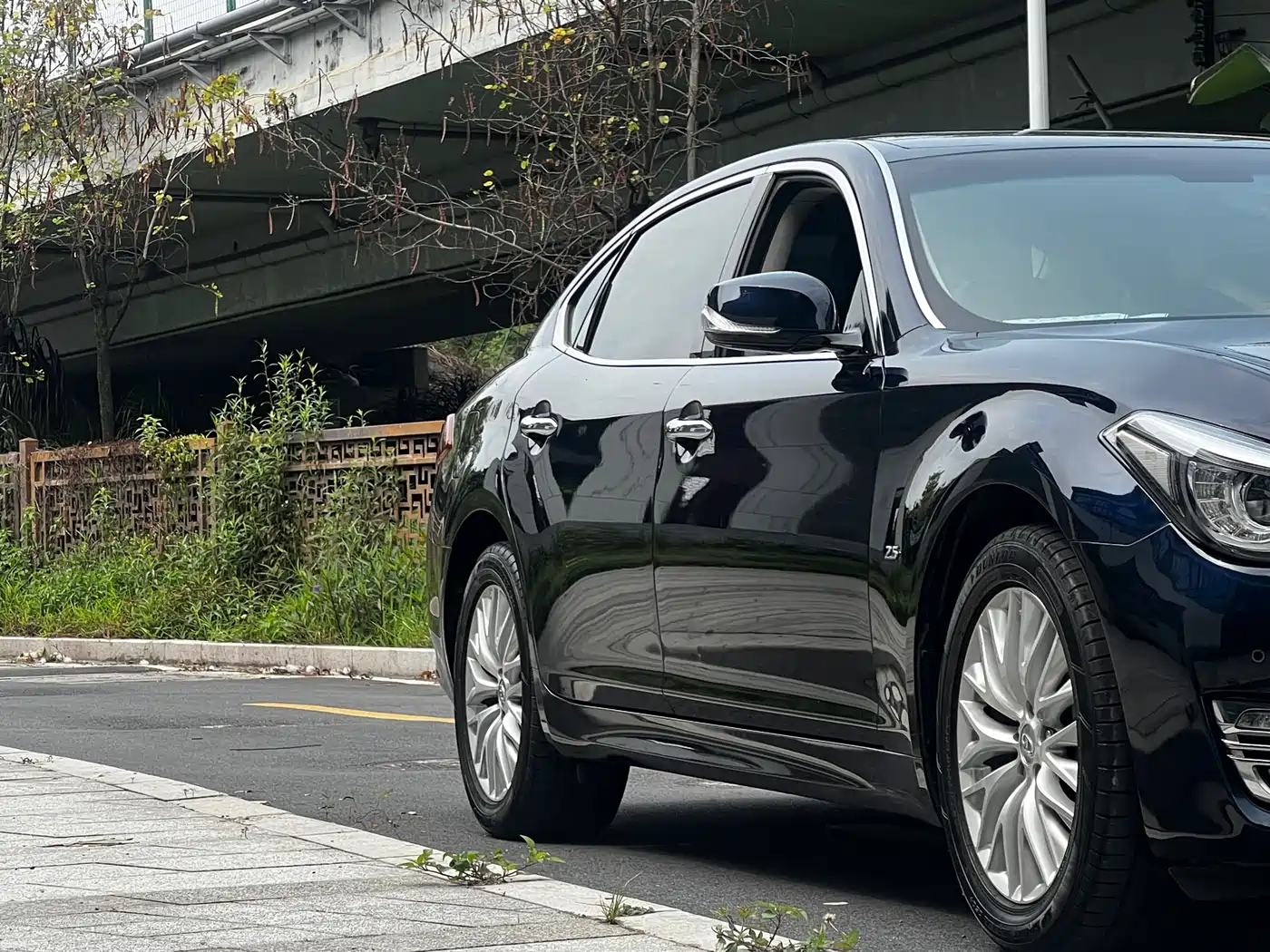 Infiniti Q70 2015 Q70L 2.5L Enjoyment Edition фото 5