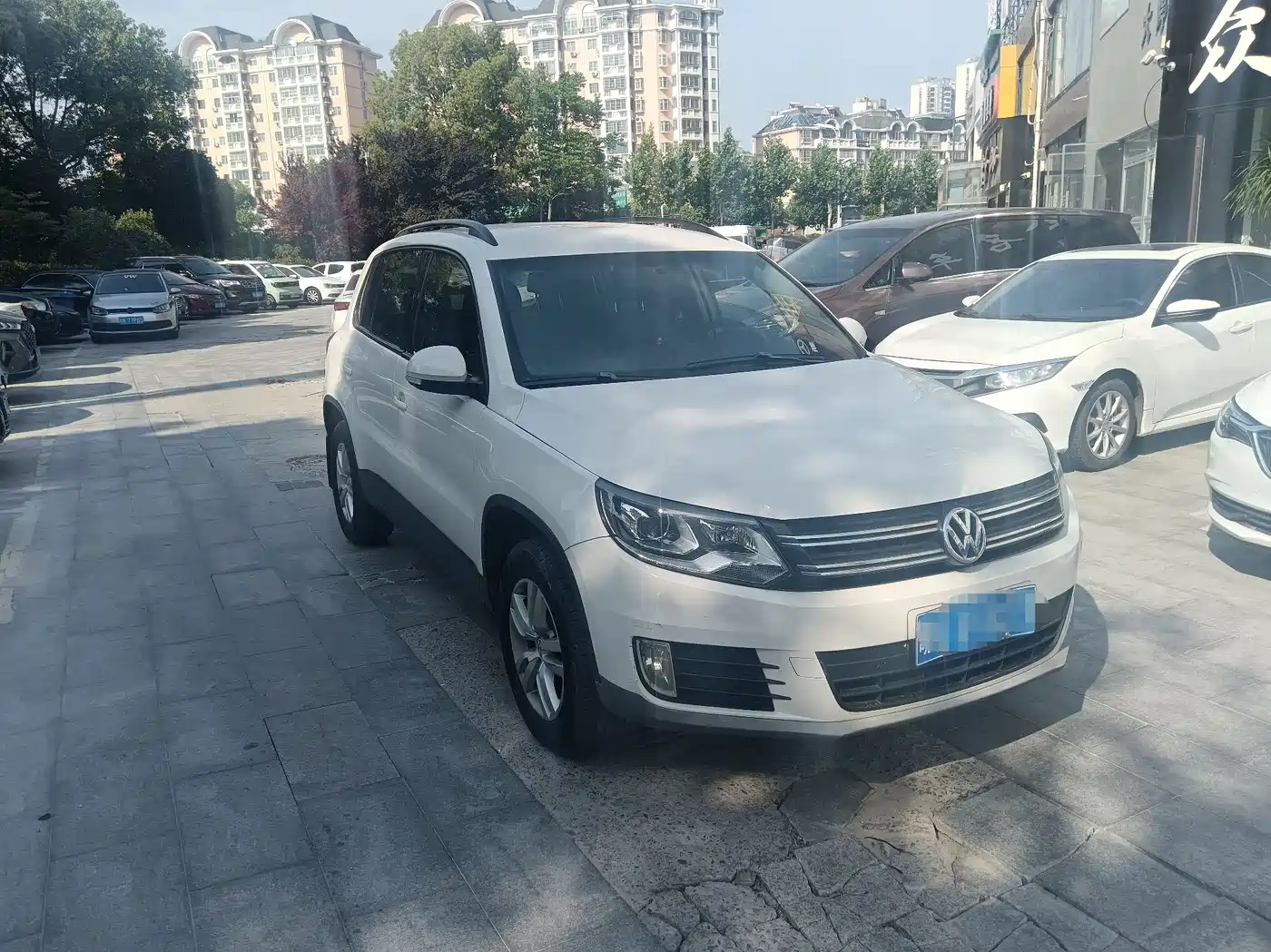 VOLKSWAGEN TIGUAN