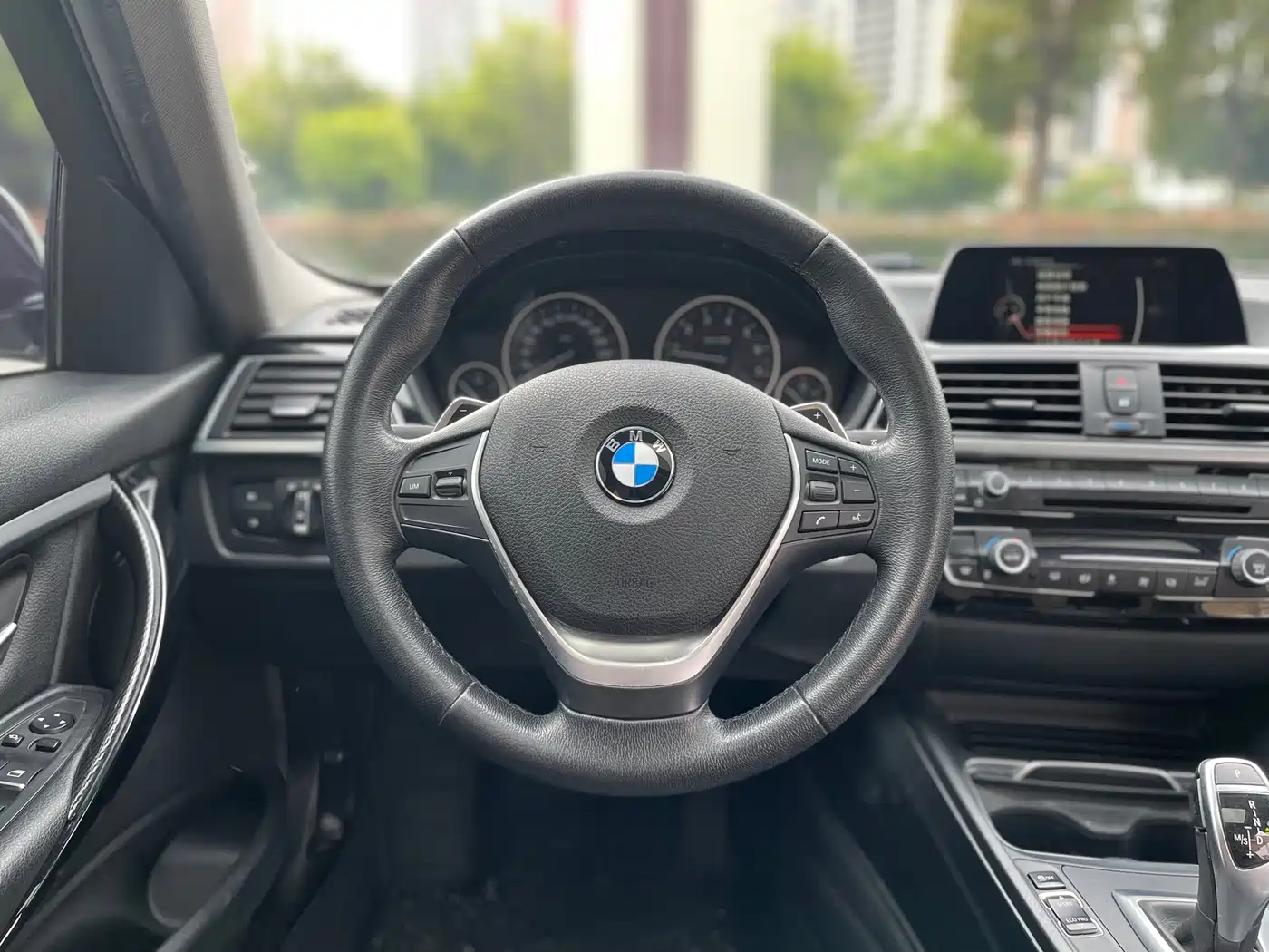 BMW 3 Series 2017 320Li M Sport фото 4