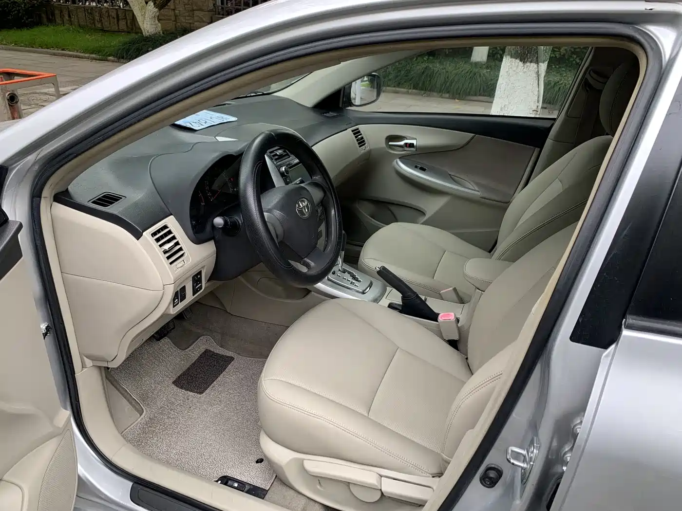 Toyota Corolla 2011 Model 1.8L CVT GLX-i фото 5