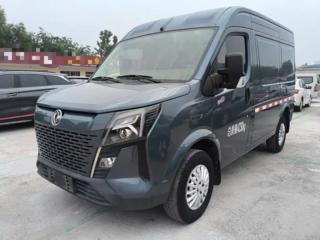 Dongfeng Yufeng Yufeng 2024 2023 V9+ 2.3T Manual FWD Van Short Wheelbase Medium Roof 3 Seater