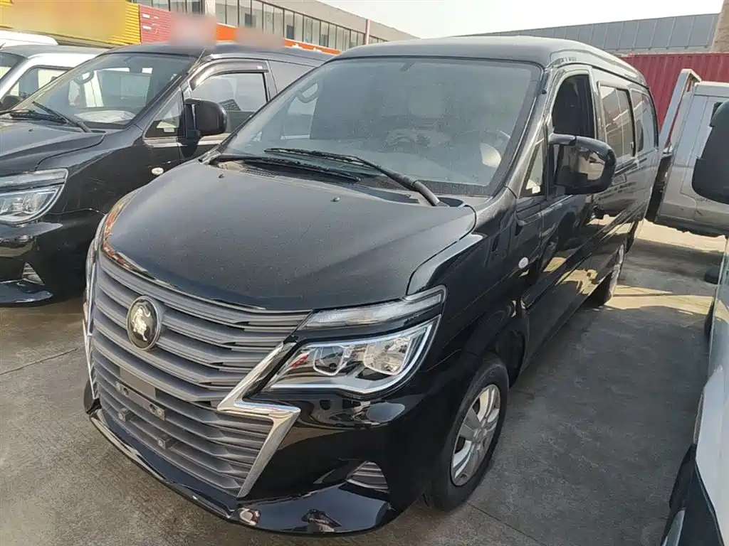 Dongfeng Fengxing Lingzhi 2023 M5L 1.6L Basic 7-seater