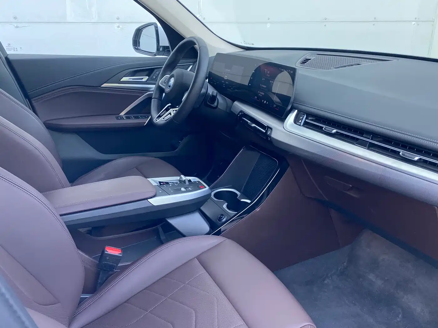 BMW iX1 2025 eDrive25L M Sport Package фото 9