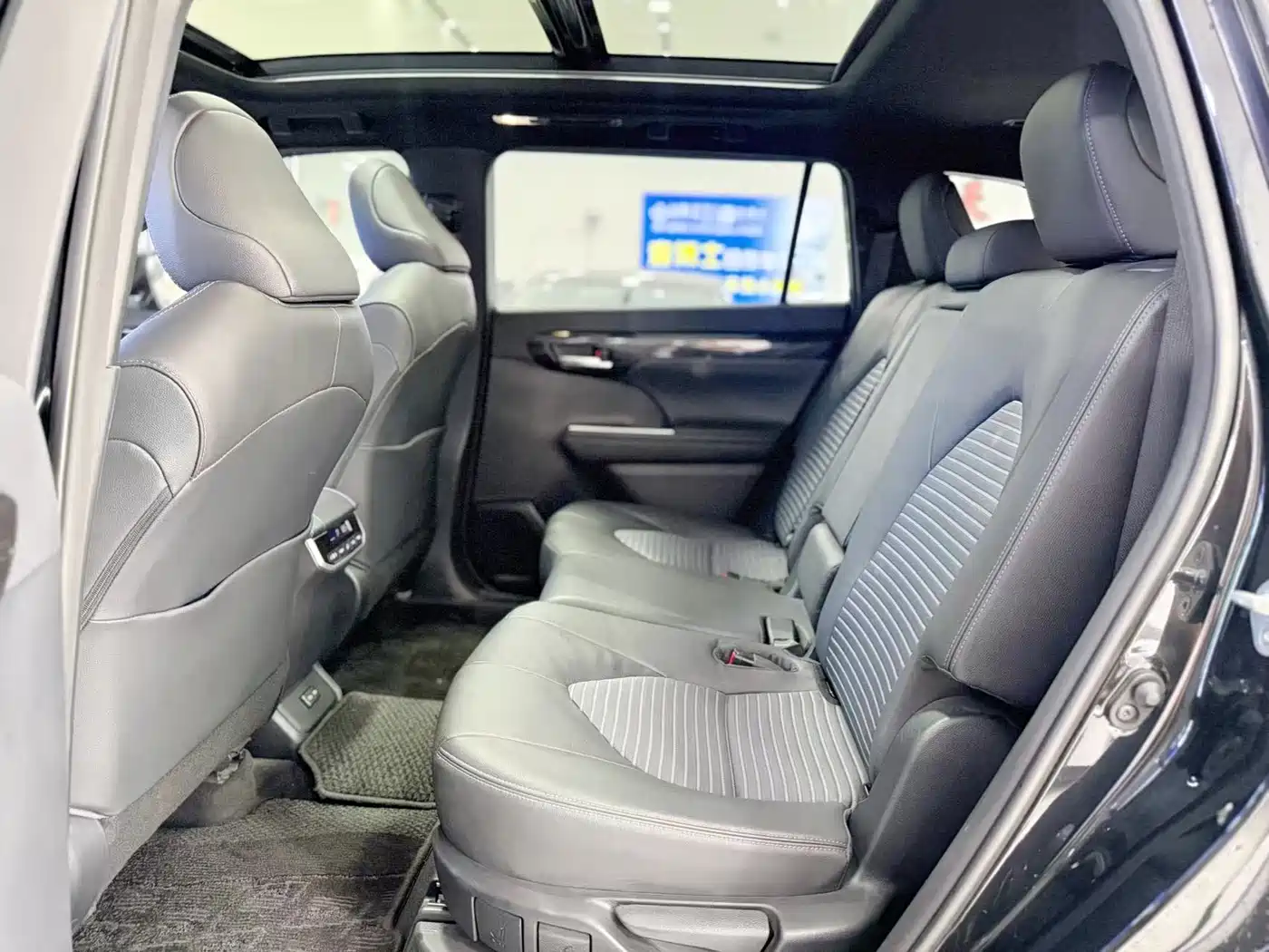 Toyota Crown Kluger 2023 2.5L HEV AWD Luxury Edition фото 6