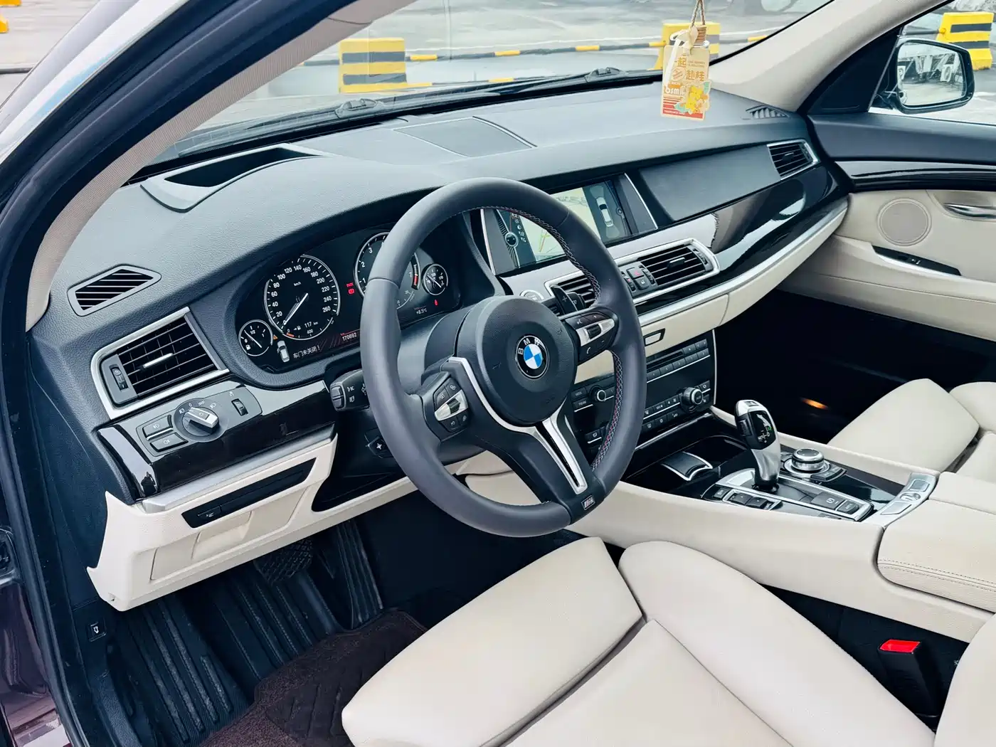 BMW 5 Series GT 2010 535i Leading Model фото 10
