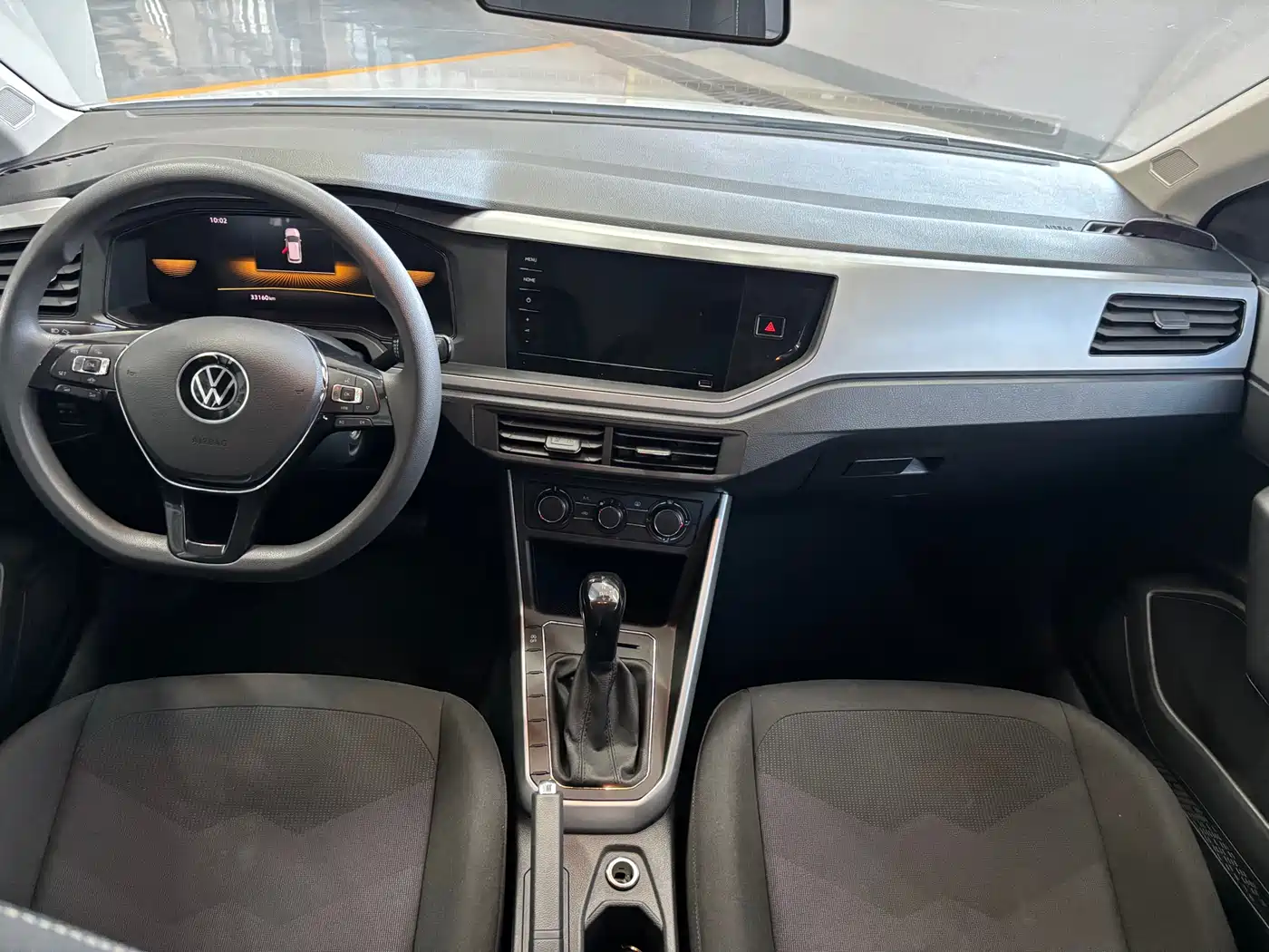 VOLKSWAGEN POLO