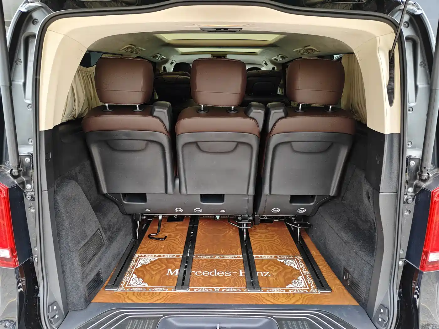 Mercedes-Benz V-Class 2021 V 260 L Long Wheelbase Luxury Edition фото 10