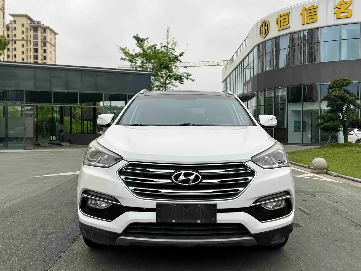 Hyundai Santa Fe 2017 2.4L Automatic 2WD Intelligent 5-Seater фото 2