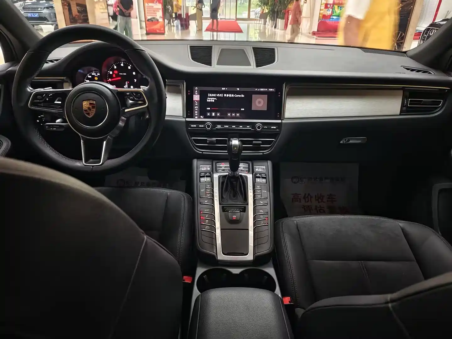 Фото 10 - Porsche Macan