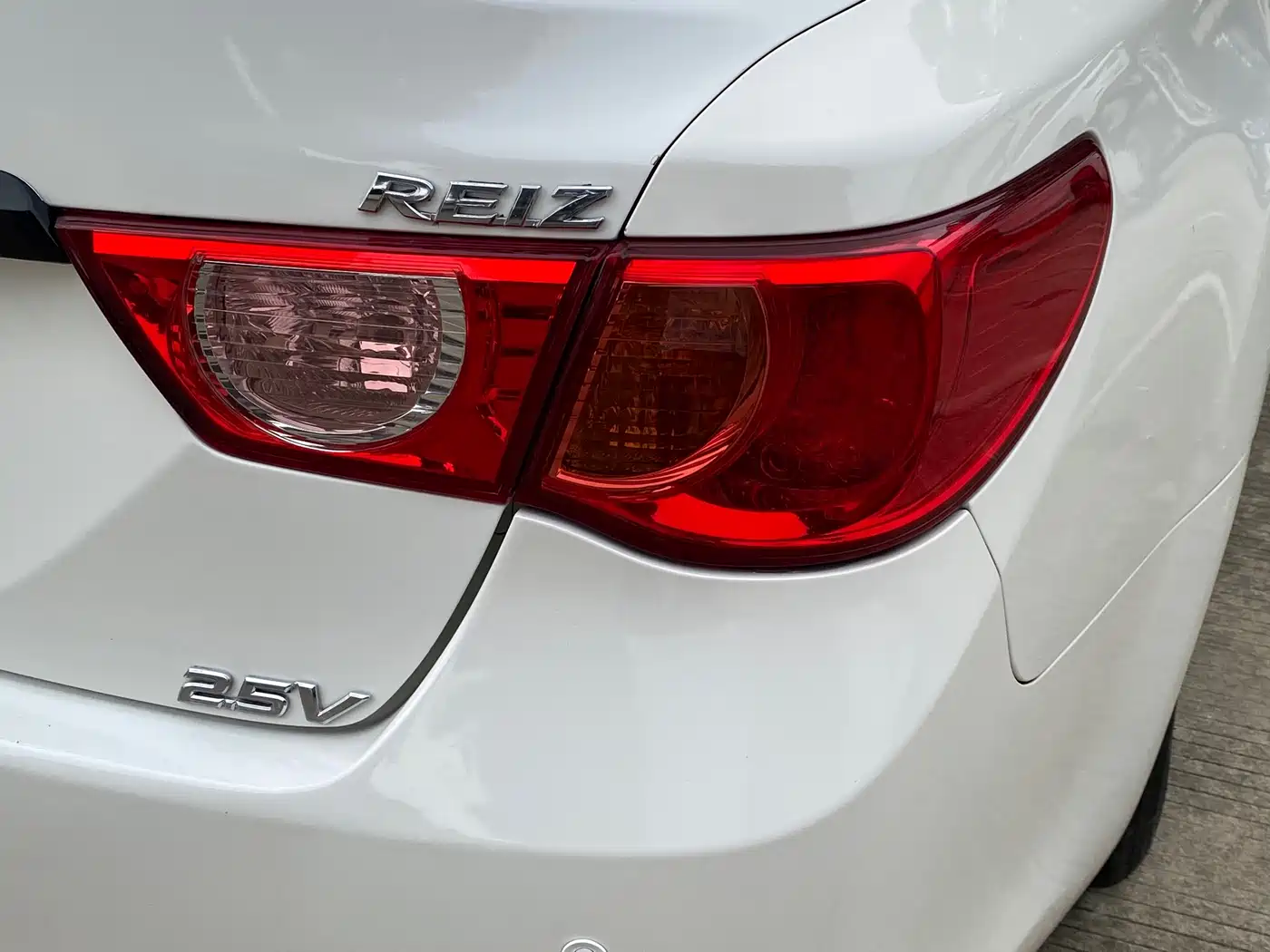 Toyota Reiz 2010 2.5V Elegance Elite Edition фото 19