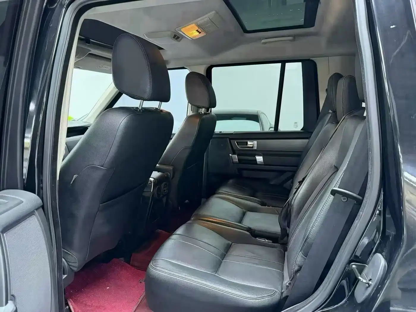 Land Rover Discovery 2015 3.0 SC V6 SE фото 6