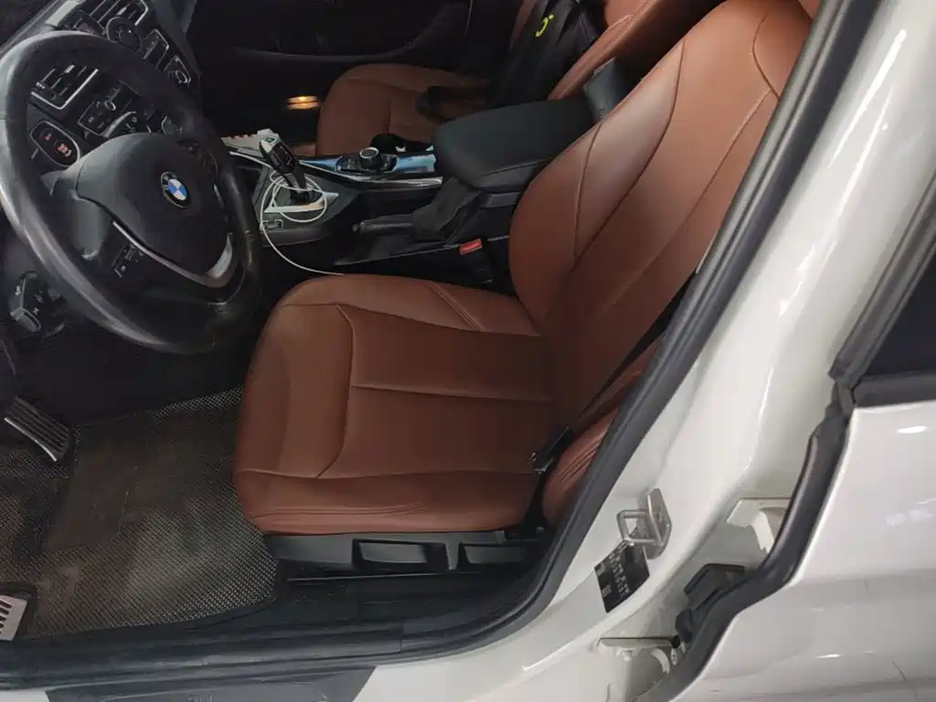 Photo 15 - BMW 1 Series (Import)