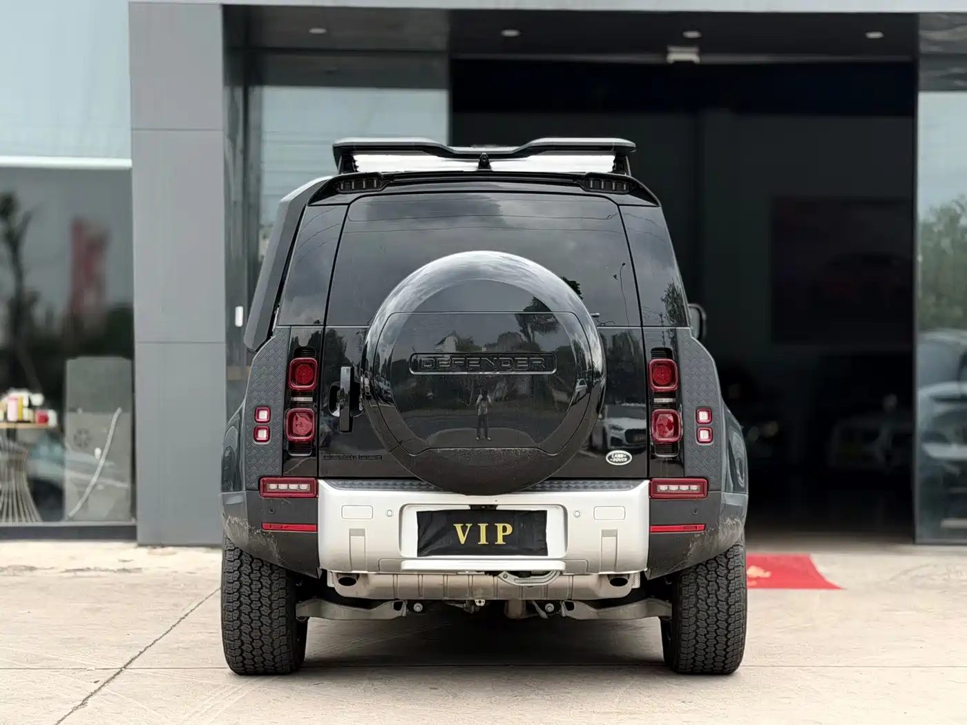 Photo 4 - Land Rover Defender